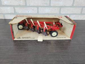 lot 1247 image: ERTL International 4-Bottom Plow - 116 Scale