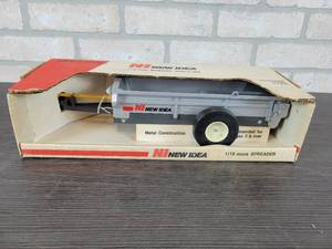 lot 1250 image: Joseph L. Ertl Scale Models NEW IDEA Spreader - 116 Scale