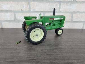 lot 1251 image: ERTL OLIVER 1800 Tractor - 116 Scale