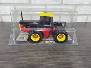 lot 1252 image: VERSATILE 836 Designation 6 4-Wheel Drive Tractor - 132 Scale - First Edition