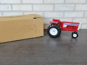 lot 1255 image: Joseph L. Ertl Scale Models WHITE  OLIVER 1955 1988 Summer Fest Edition Diecast Tractor - 116 Scale
