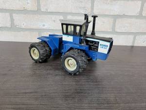 lot 1258 image: ERTL FORD FW-60 4WD Tractor - 132 Scale - Approx. 8.5 Long