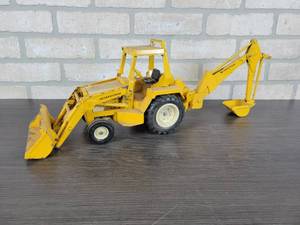 lot 1272 image: ERTL International Backhoe Tractor - Approx. 21 Long