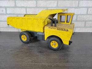 lot 1277 image: TONKA Mighty - TONKA Steel Dump Truck Toy - Approx 18.5 Long