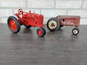 lot 1283 image: HUBLEY JR Farmall H Tractor (7 Long) and Farmall M Tractor (8 Long)