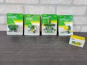 lot 1286 image: Lot of ERTL 164 Scale John Deere Implements and Tractor