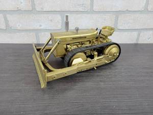 lot 1294 image: ERTL Gold International Dozer Model - Approx. 10 Long
