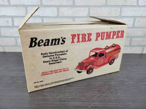lot 1304 image: Vintage Jim Beams Fire Engine Pumper Decanter w Original Box