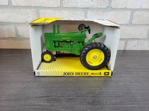 lot 1311 image: Joseph L. Ertl Scale Models John Deere Model A Tractor - 116 Scale