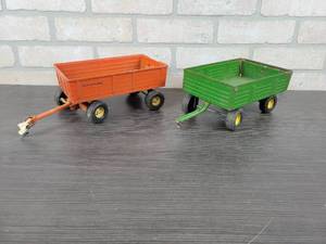 lot 1326 image: ERTL Allis Chalmers Wagon (Diecast) and ERTL John Deere Wagon (Steel) - Each is Approx. 12 Long w Hitch