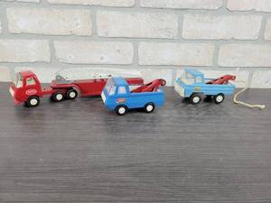 lot 1327 image: Tiny TONKA Fire Engine Truck & Trailer, Tow Truck and Bandai Tow Truck