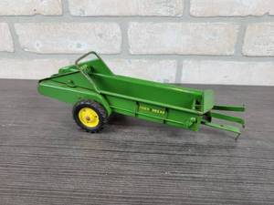 lot 1329 image: Tru-Scale Steel John Deere Spreader - Approx. 10 Long