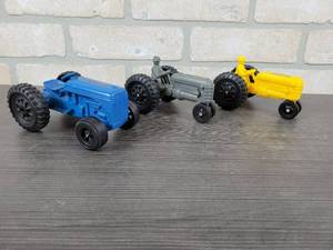 lot 1334 image: (3) Scale Models Museum Plastic Tractors, 1988, 1989, 1990 - All Autographed by Joseph L. Ertl - Each is Approx. 5 Long