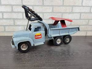 lot 1335 image: Vintage Steel BuddyL Sit-N-Ride Dump Truck - Approx. 21 Long