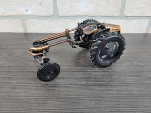 lot 1346 image: Joseph L. Ertl Scale Models 1948 Allis Chalmers Model G Tractor - 116 Scale
