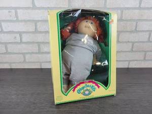 lot 1354 image: 1985 Cabbage patch Kids Doll in Original Box