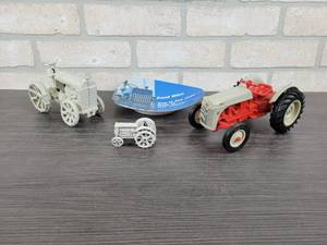 lot 1365 image: ERTL FORD Tractor - 116 Scale, Ford Cast Iron Tractor and More