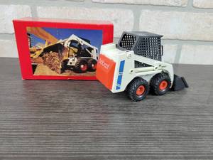 lot 1371 image: BOBCAT 743 Diecast Model - 119 Scale