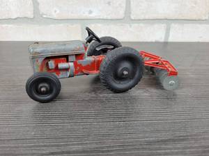 lot 1374 image: Vintage FORD TootsieToy Tractor w Disc - Overall Approx. 7 Long
