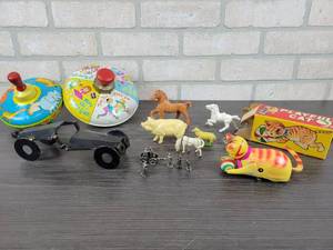 lot 1375 image: Vintage ALPS Playful Cat Tin Toy w Key, tin Tops and More