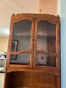 lot 4 image: Ethan Allen Wood Hutch