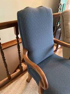 lot 7 image: Smith Brothers Blue Accent Arm Chair