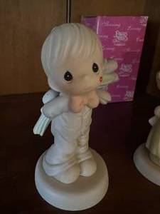 lot 13 image: Lot of 3 Precious Moments #2