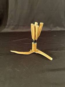 lot 23 image: Stavanger Deer Knife Holder with 6 Knives
