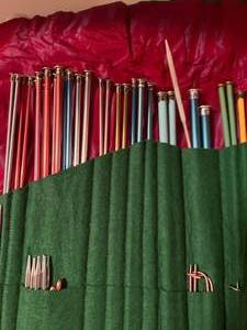 lot 29 image: CrochetKnitting Books and Needles & Thread