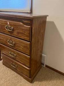 lot 52 image: 4 Drawer Dresser