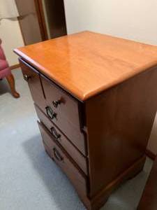 lot 58 image: Ethan Allen Night Stand