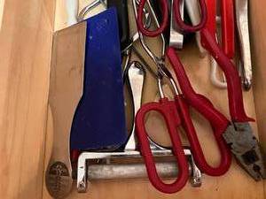 lot 40 image: Drawer of Cooking Utensils
