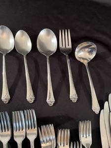 lot 34 image: Oneida Silverware Set - Rose Pattern