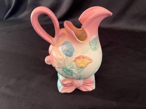 lot 35 image: Hull Art Pitcher