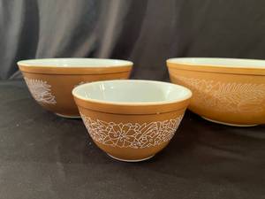 lot 37 image: Vintage Pyrex Woodland Brown Nesting Bowls