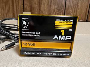 lot 79 image: Manual Battery Charger 12V
