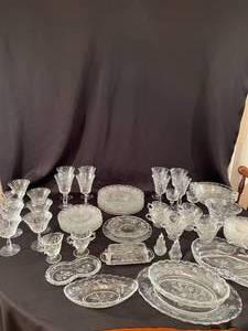 lot 158 image: Vintage Glass Dish Set
