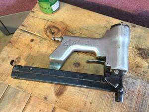 lot 28 image: Senco Pneumatic Stapler