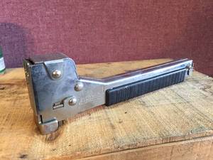 lot 20 image: Arrow Hammer TackerStapler T50
