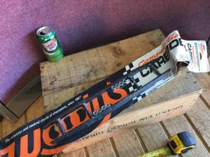 lot 72 image: Vintage Woodys New Indy Skis Competition Carbides - NOS