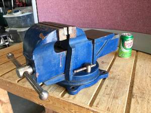 lot 3 image: Large 6 Bench Vise