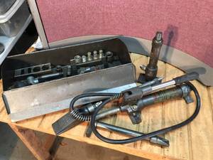 lot 9 image: Duracraft BRS-4 Hydraulic Porta Power Tool Set