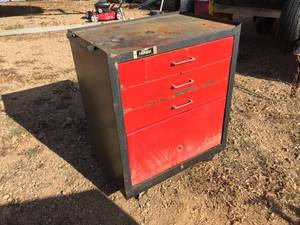 lot 82 image: Homak Rolling Tool Cabinet