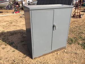 lot 84 image: Metal Storage Cabinet