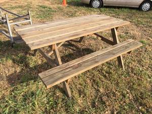 lot 89 image: Picnic Table