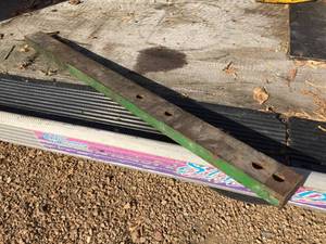 lot 102 image: John Deere 2-hole Tow Bar