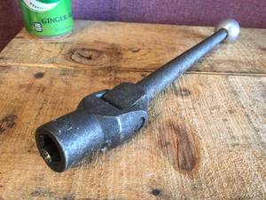 lot 121 image: Kurt 60-23 Vise Handle 34 Hex