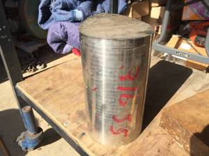 lot 128 image: Stainless Steel Round Bar Piece