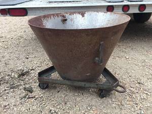 lot 133 image: CNC Chip Pail with Roller Cart