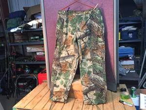lot 232 image: Mens Spartan Outdoors Six Pocket Pants - Camo